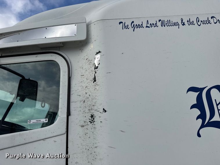 image for item FB0490 2004 Freightliner Columbia semi truck