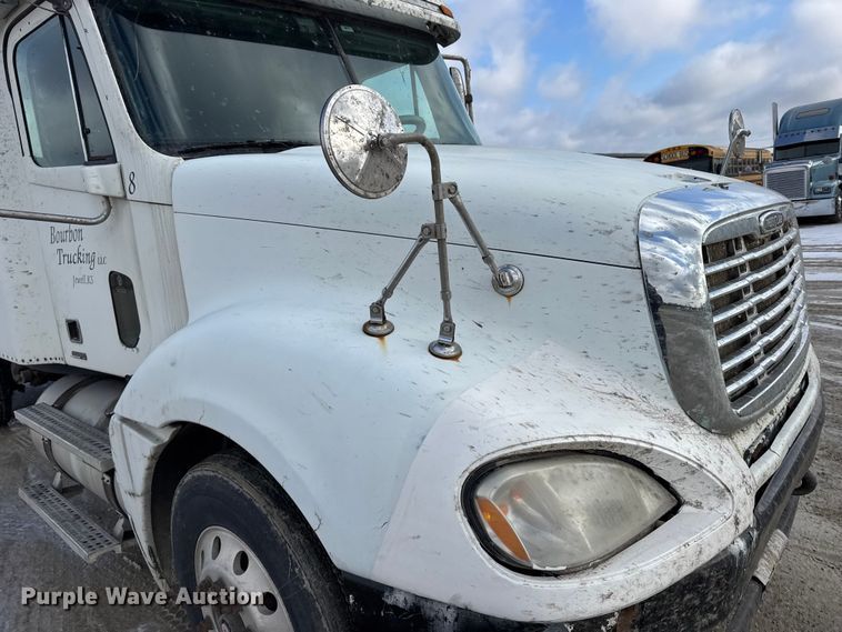 image for item FB0490 2004 Freightliner Columbia semi truck