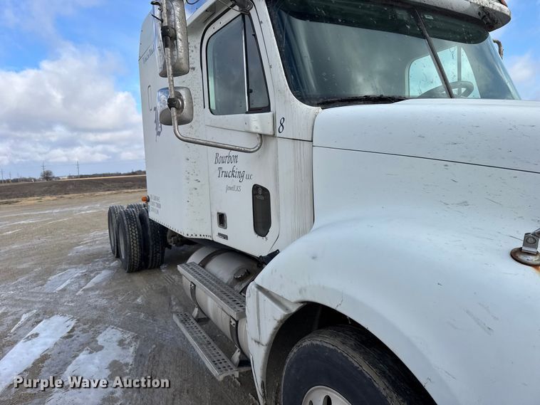 image for item FB0490 2004 Freightliner Columbia semi truck