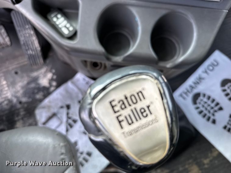 image for item FB0490 2004 Freightliner Columbia semi truck