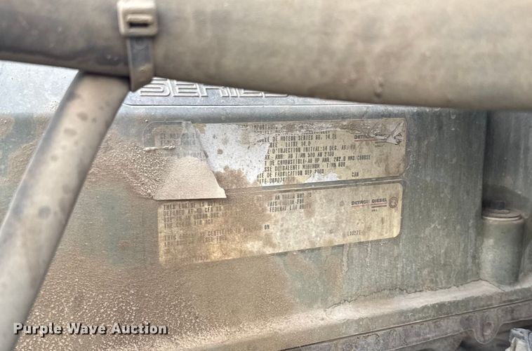 image for item FB0490 2004 Freightliner Columbia semi truck