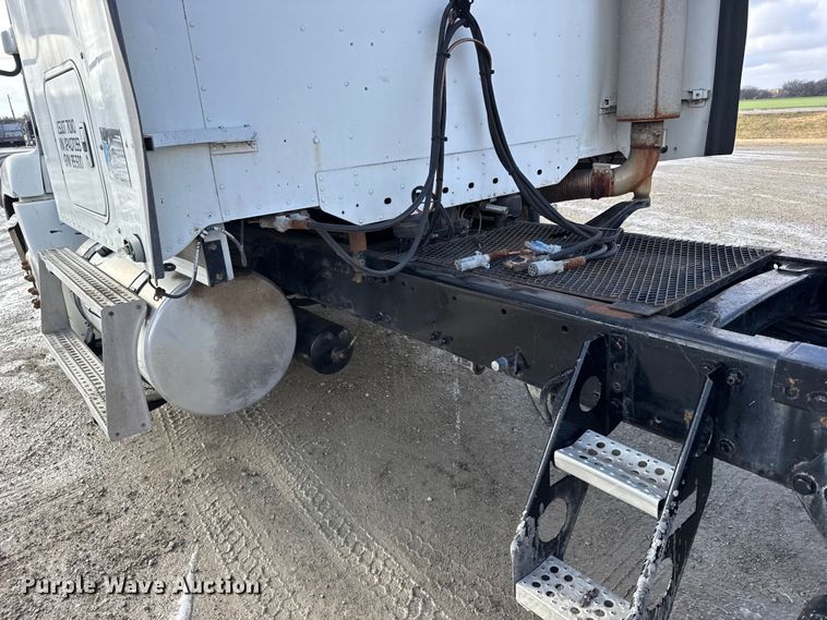 image for item FB0491 1999 Freightliner Century Class semi truck