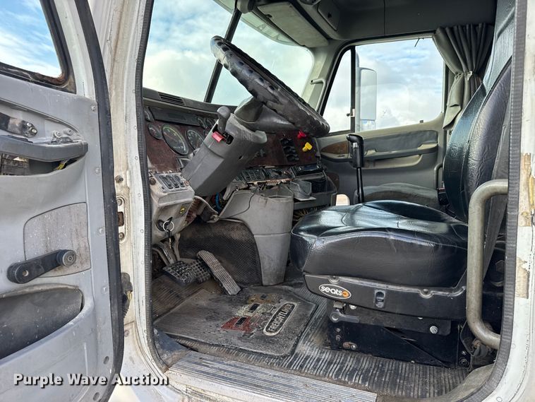 image for item FB0491 1999 Freightliner Century Class semi truck