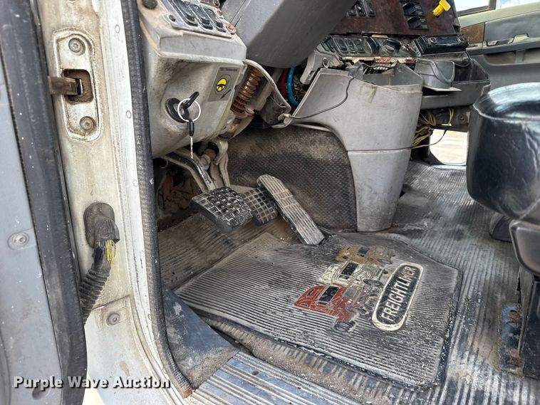 image for item FB0491 1999 Freightliner Century Class semi truck