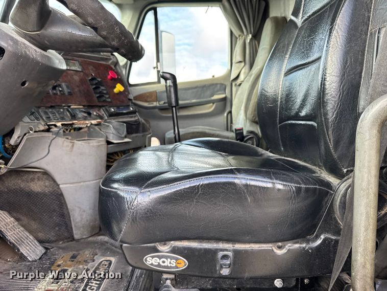 image for item FB0491 1999 Freightliner Century Class semi truck