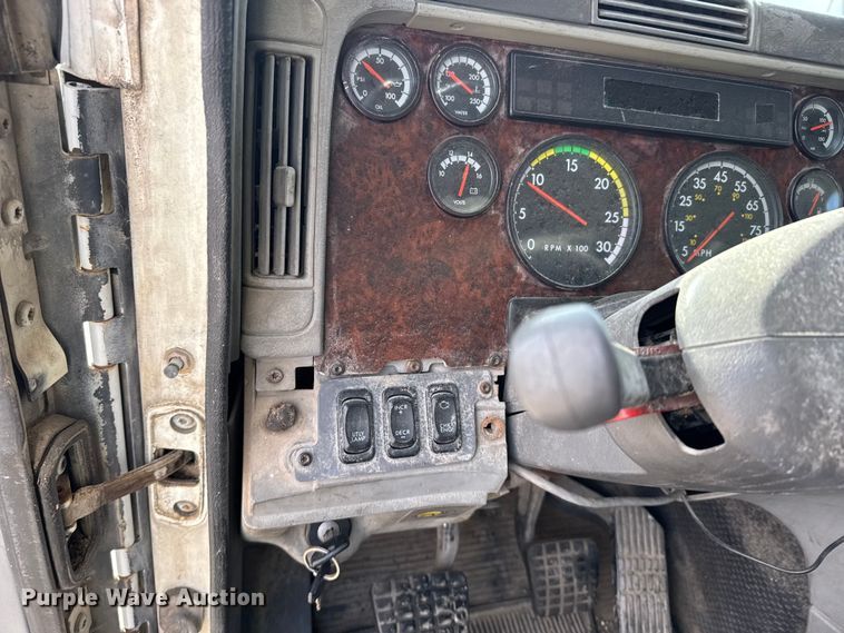 image for item FB0491 1999 Freightliner Century Class semi truck