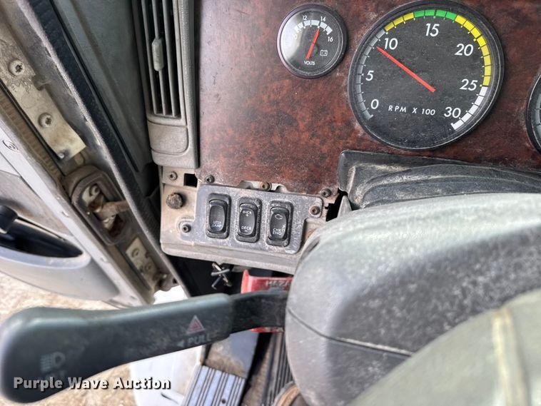 image for item FB0491 1999 Freightliner Century Class semi truck