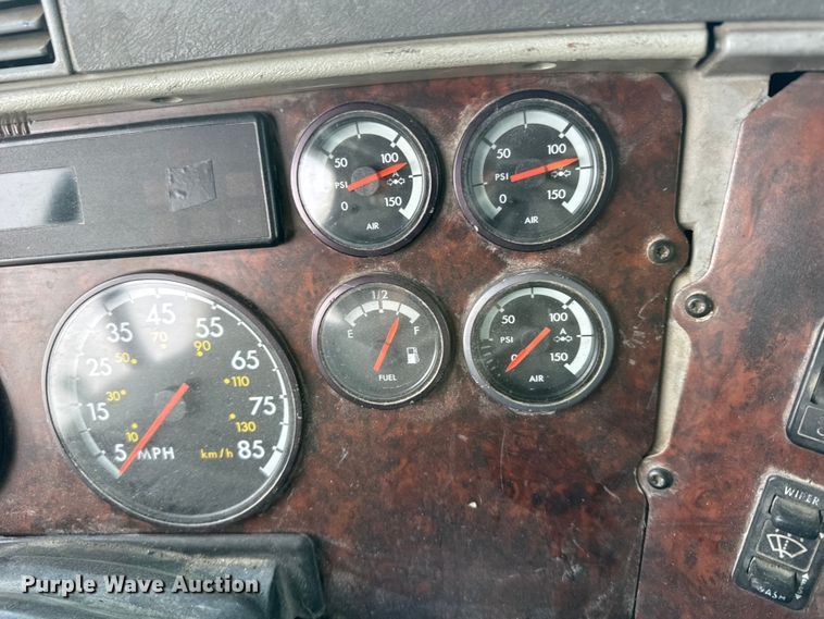 image for item FB0491 1999 Freightliner Century Class semi truck