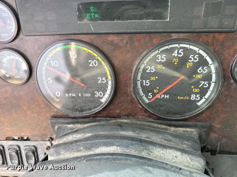 image for item FB0491 1999 Freightliner Century Class semi truck