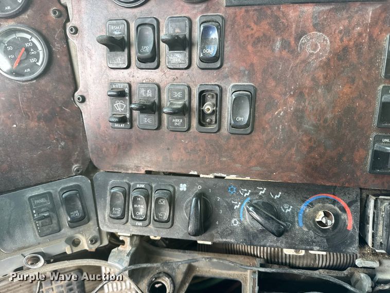 image for item FB0491 1999 Freightliner Century Class semi truck