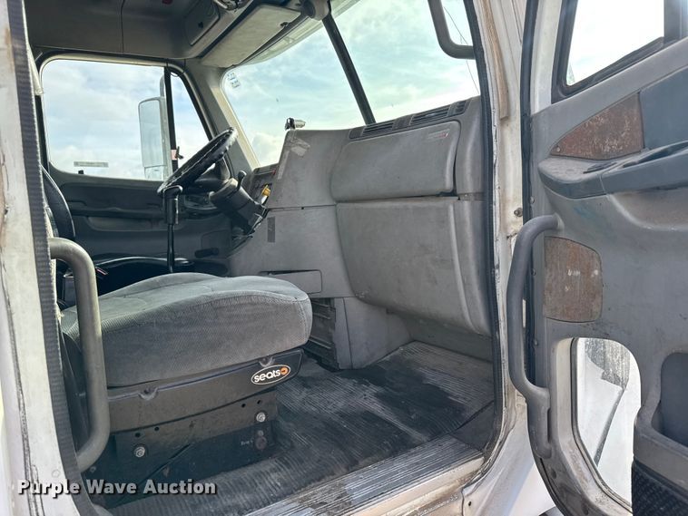 image for item FB0491 1999 Freightliner Century Class semi truck