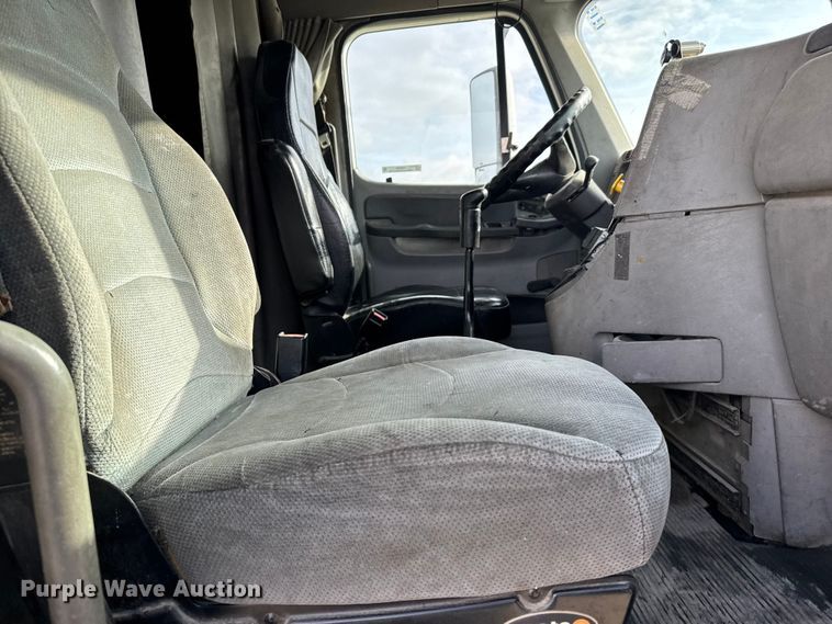 image for item FB0491 1999 Freightliner Century Class semi truck