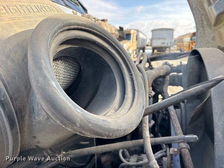 image for item FB0491 1999 Freightliner Century Class semi truck