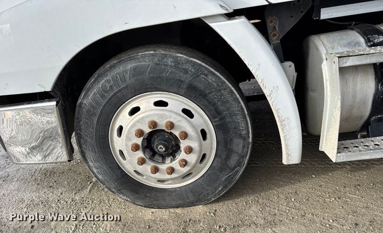 image for item FB0491 1999 Freightliner Century Class semi truck