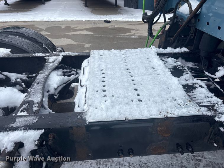 image for item FG1503 2009 Freightliner CST120 semi truck