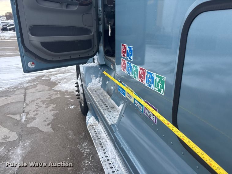 image for item FG1503 2009 Freightliner CST120 semi truck