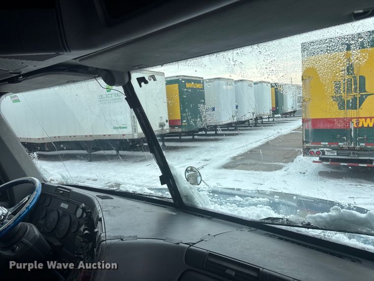 image for item FG1503 2009 Freightliner CST120 semi truck