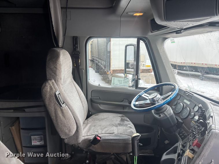 image for item FG1503 2009 Freightliner CST120 semi truck