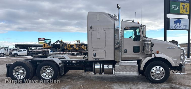 image for item FG1545 2012 Kenworth T800 semi truck
