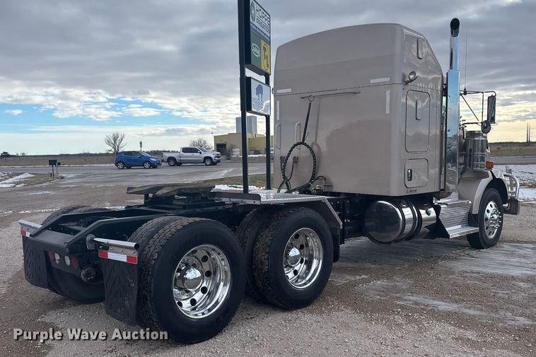 image for item FG1545 2012 Kenworth T800 semi truck