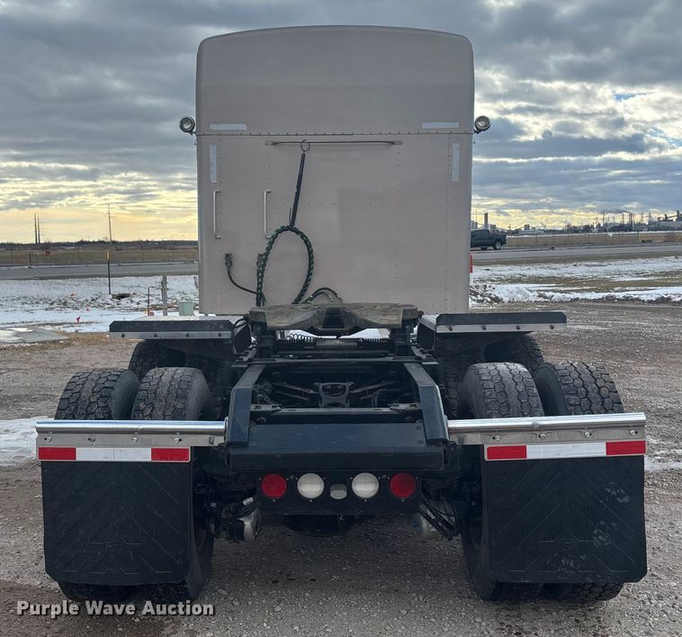 image for item FG1545 2012 Kenworth T800 semi truck