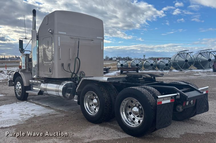 image for item FG1545 2012 Kenworth T800 semi truck