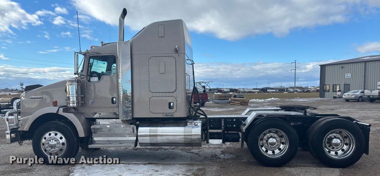 image for item FG1545 2012 Kenworth T800 semi truck
