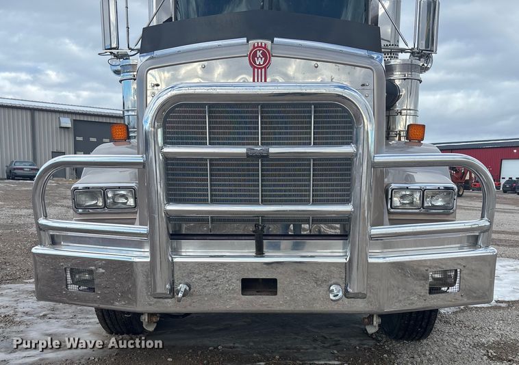 image for item FG1545 2012 Kenworth T800 semi truck