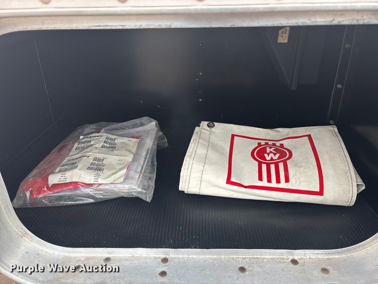 image for item FG1545 2012 Kenworth T800 semi truck