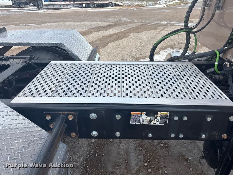 image for item FG1545 2012 Kenworth T800 semi truck