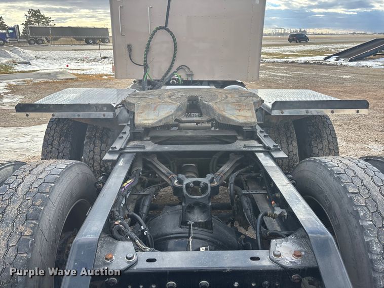 image for item FG1545 2012 Kenworth T800 semi truck