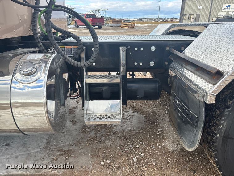 image for item FG1545 2012 Kenworth T800 semi truck