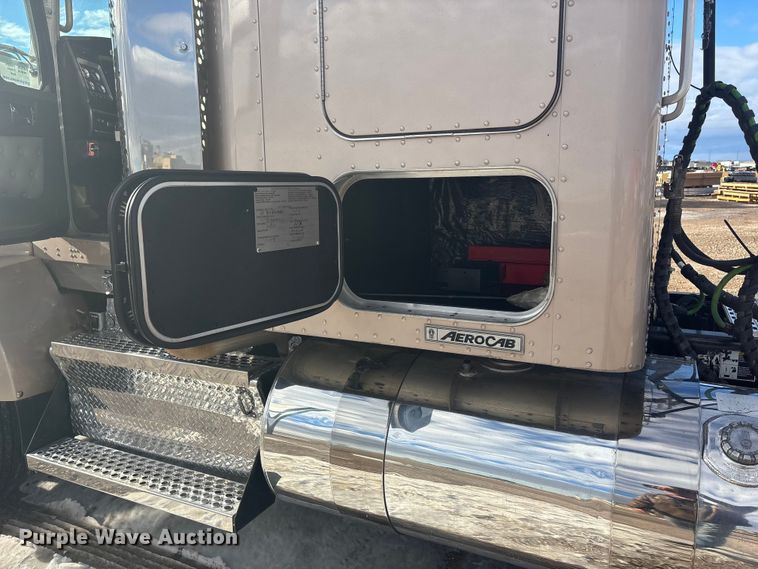 image for item FG1545 2012 Kenworth T800 semi truck