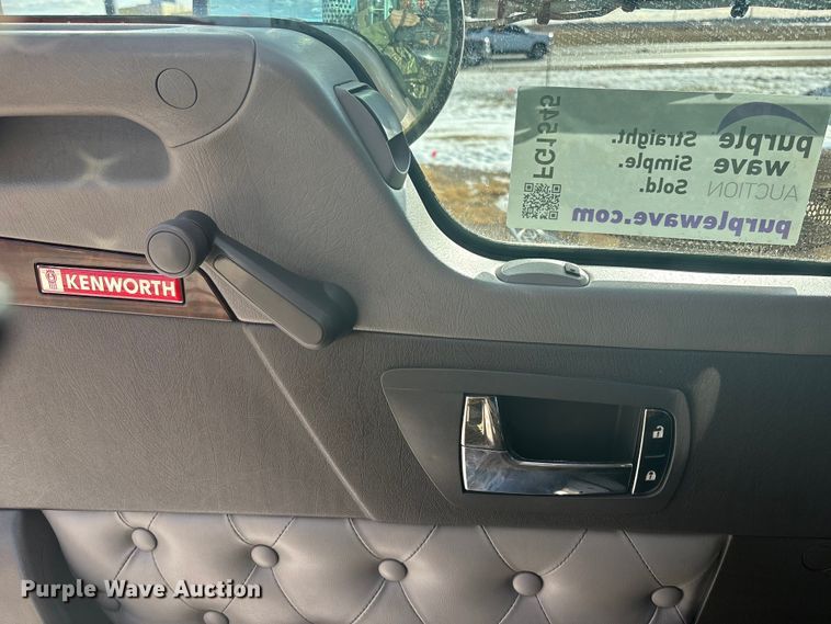 image for item FG1545 2012 Kenworth T800 semi truck