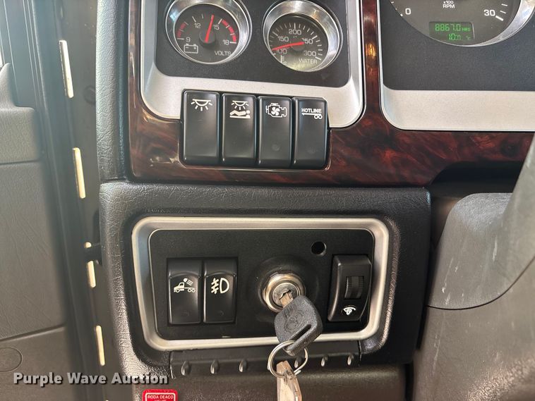 image for item FG1545 2012 Kenworth T800 semi truck