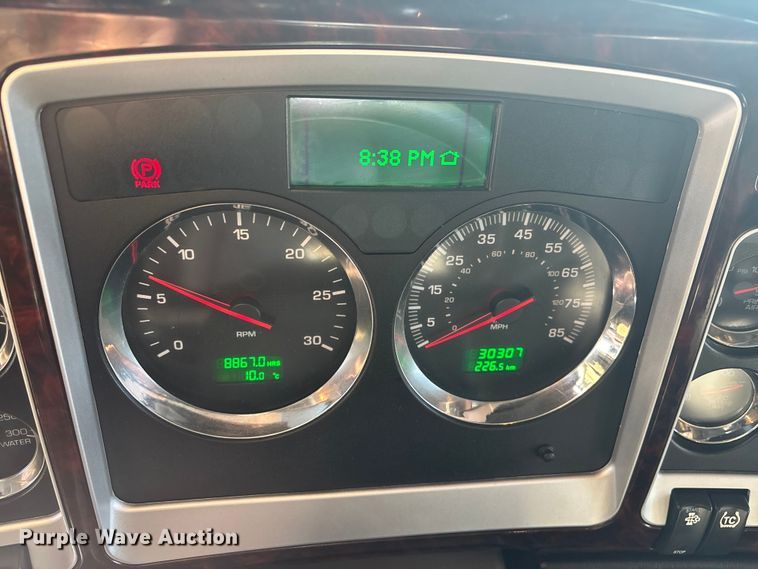 image for item FG1545 2012 Kenworth T800 semi truck