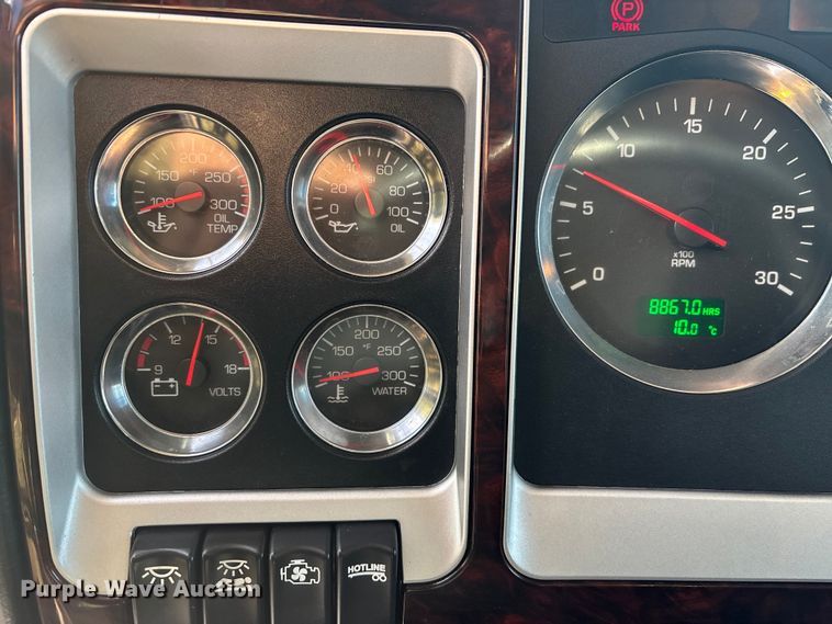 image for item FG1545 2012 Kenworth T800 semi truck