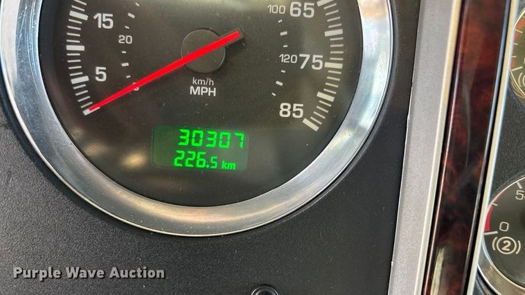 image for item FG1545 2012 Kenworth T800 semi truck