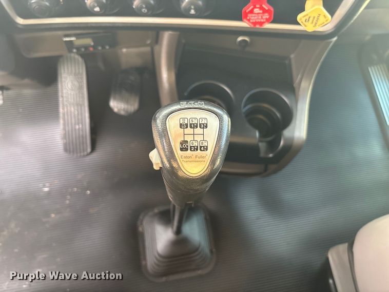 image for item FG1545 2012 Kenworth T800 semi truck