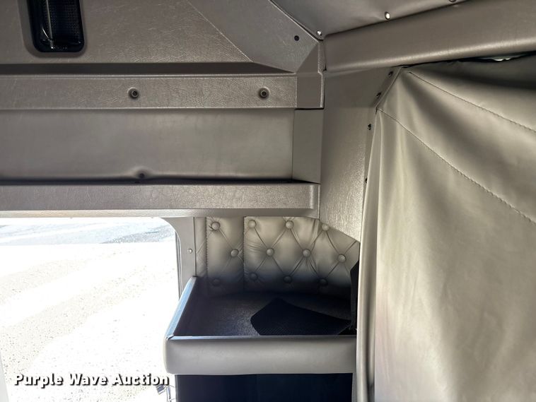 image for item FG1545 2012 Kenworth T800 semi truck