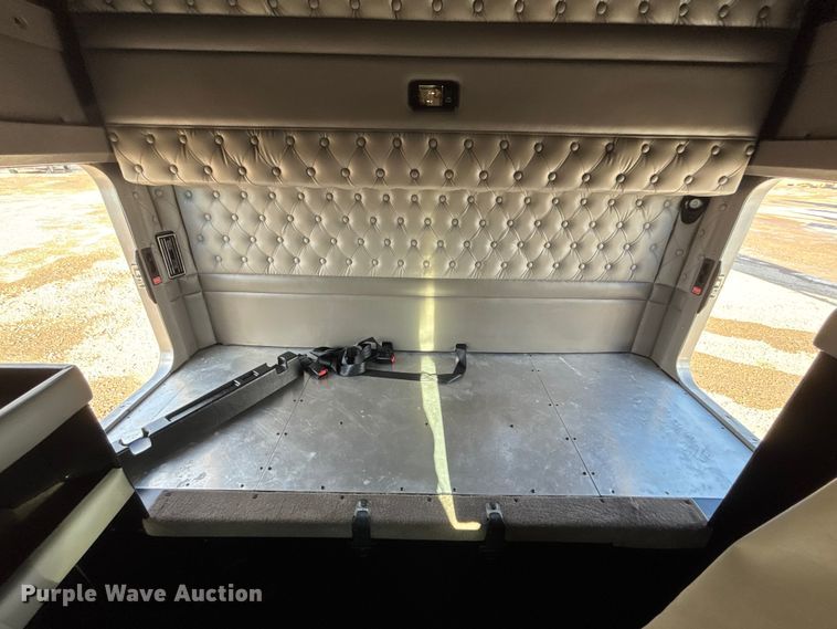 image for item FG1545 2012 Kenworth T800 semi truck