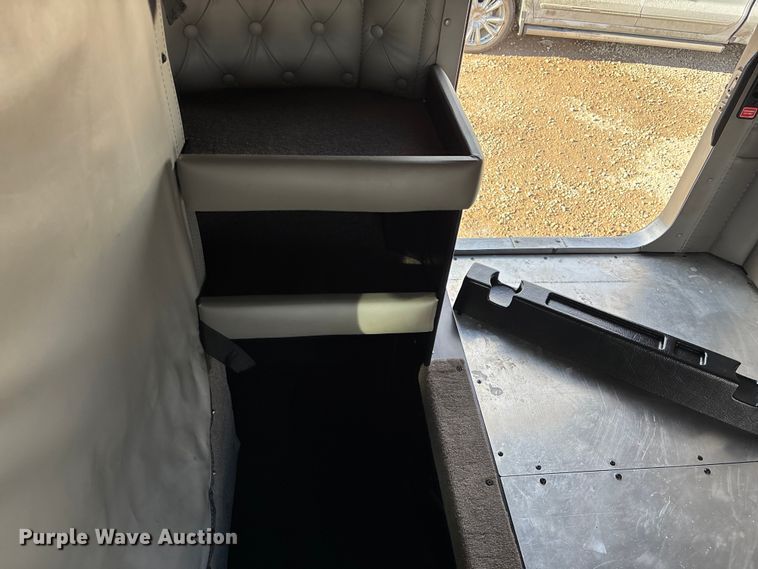 image for item FG1545 2012 Kenworth T800 semi truck