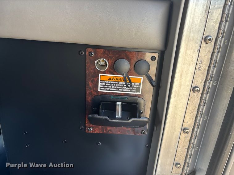 image for item FG1545 2012 Kenworth T800 semi truck