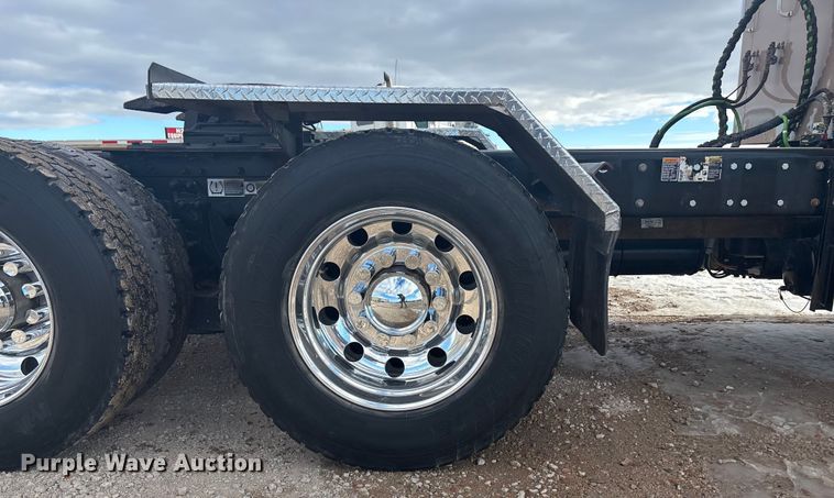 image for item FG1545 2012 Kenworth T800 semi truck