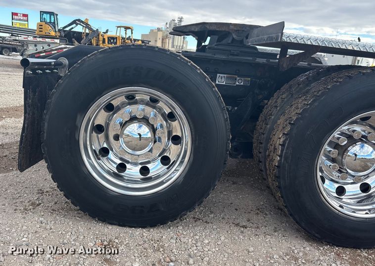 image for item FG1545 2012 Kenworth T800 semi truck