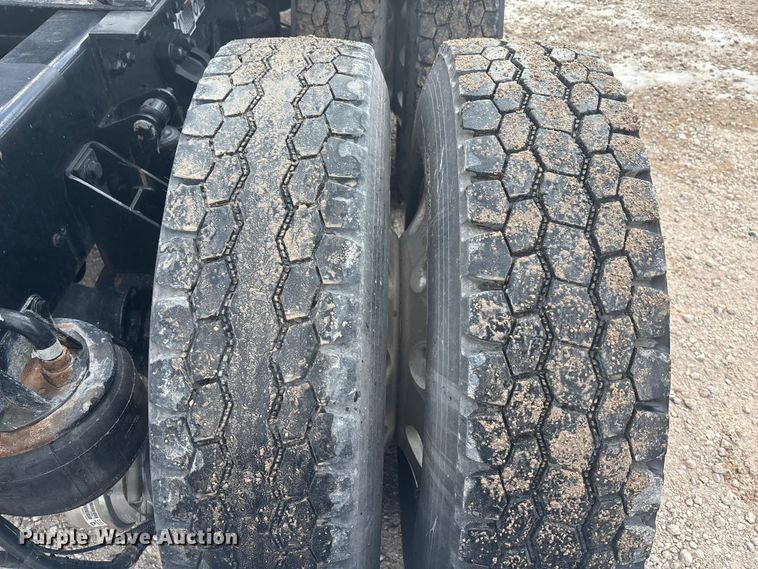 image for item FG1545 2012 Kenworth T800 semi truck