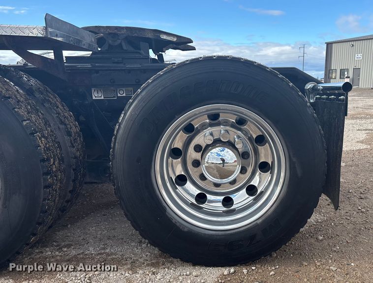 image for item FG1545 2012 Kenworth T800 semi truck