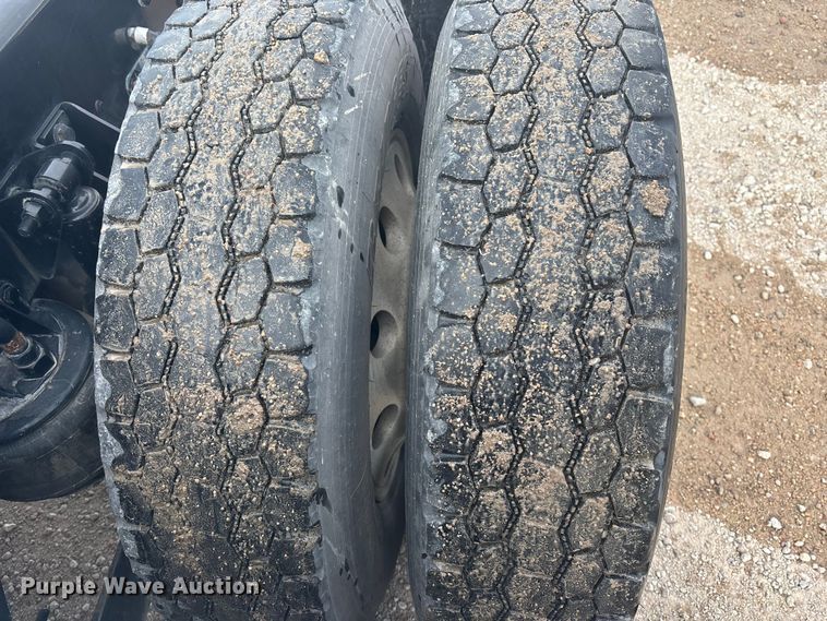 image for item FG1545 2012 Kenworth T800 semi truck