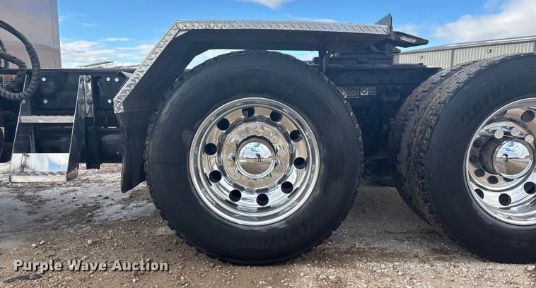 image for item FG1545 2012 Kenworth T800 semi truck