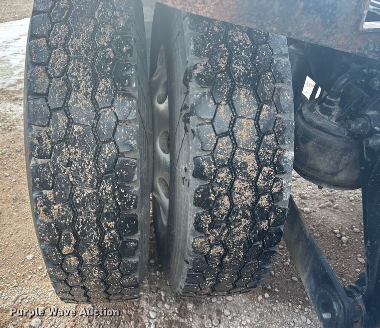 image for item FG1545 2012 Kenworth T800 semi truck